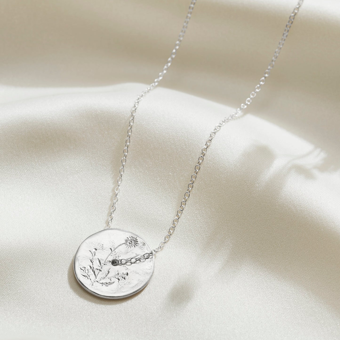 April Birth Flower Daisy Necklace in Silver