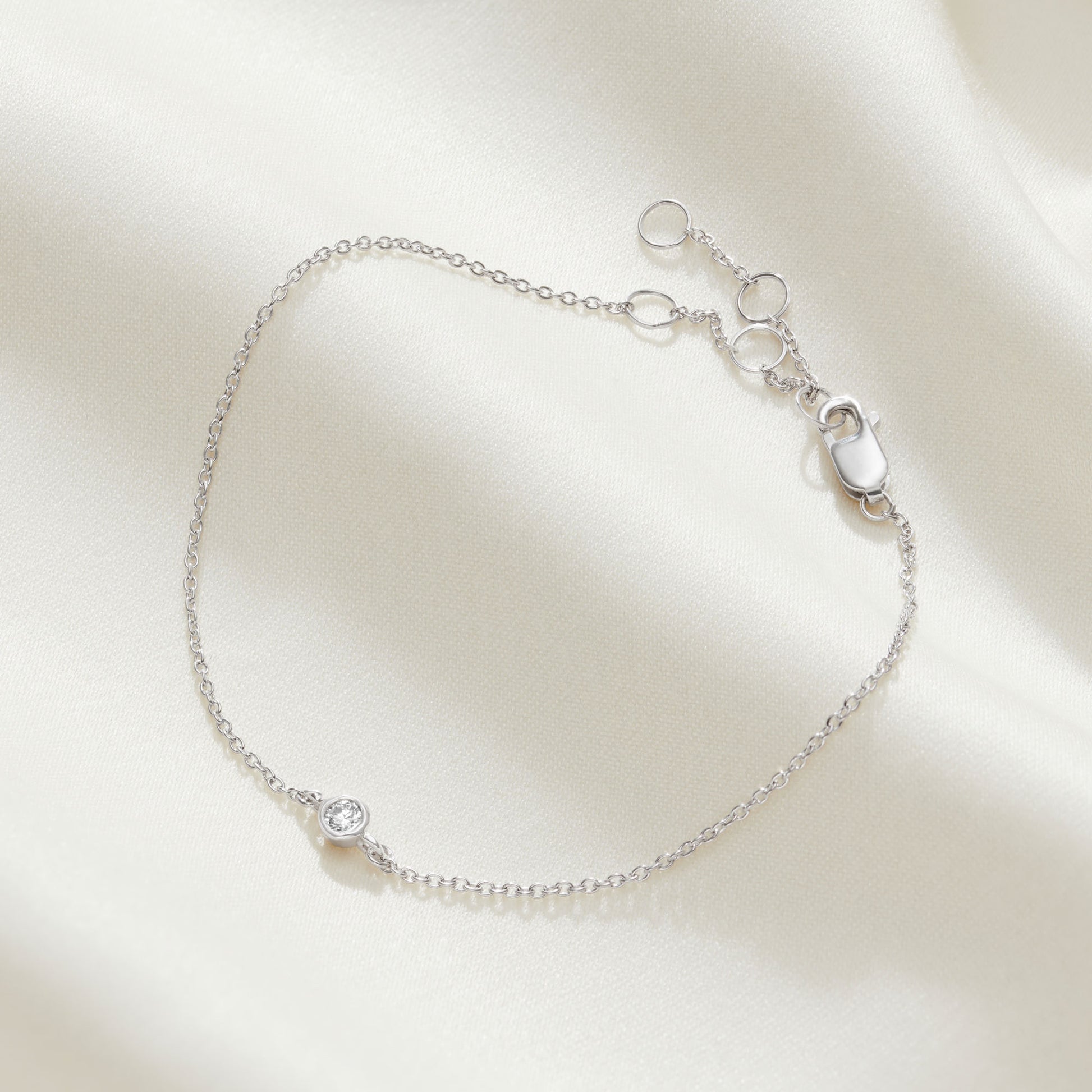 Single round diamond bracelet for 21st birthday gift