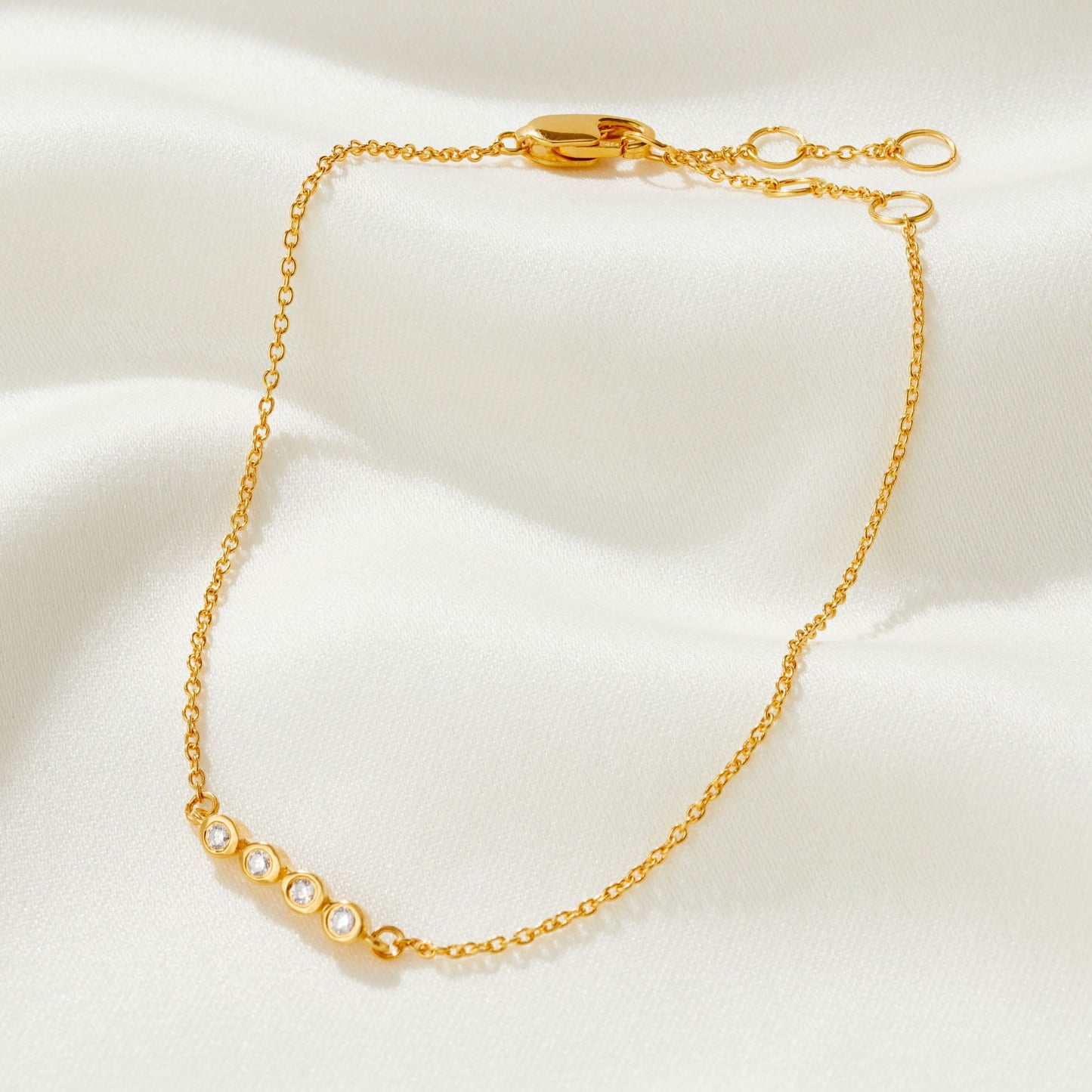40th birthday diamond bracelet in gold with 4 diamonds for each decade